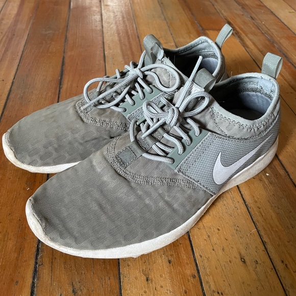 Nike Sneakers - Picture 1 of 4